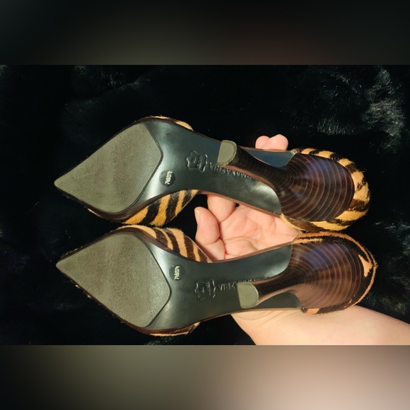 BCBGMaxAzria Animal Print Heels New. Size 7.5 - Picture 9 of 10